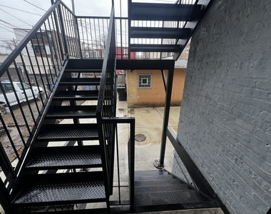 735 N Hamlin Avenue - Photo Thumbnail 17