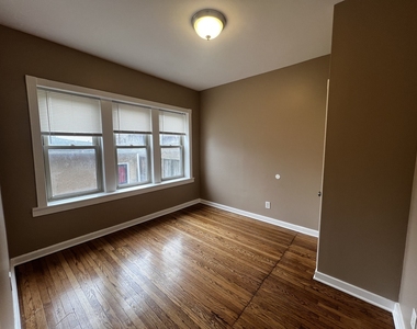 735 N Hamlin Avenue - Photo Thumbnail 15