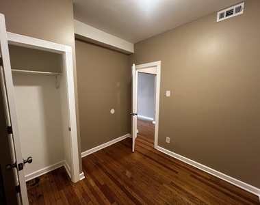 735 N Hamlin Avenue - Photo Thumbnail 4