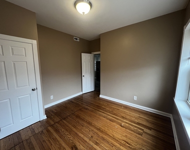 735 N Hamlin Avenue - Photo Thumbnail 16