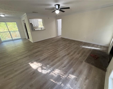 106 Sterling Court - Photo Thumbnail 3