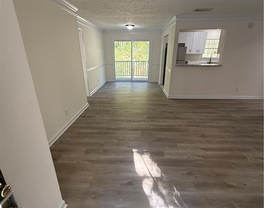 106 Sterling Court - Photo Thumbnail 4