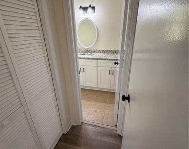 106 Sterling Court - Photo Thumbnail 12