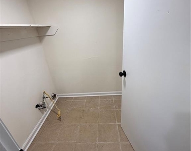 106 Sterling Court - Photo Thumbnail 14
