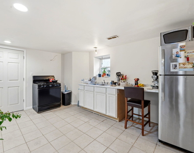 1637 S Saint Louis Avenue - Photo Thumbnail 3