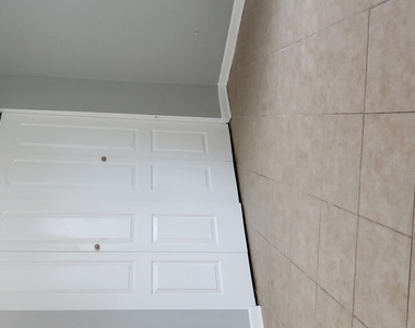 239 Malibu Drive - Photo Thumbnail 4