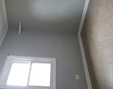 239 Malibu Drive - Photo Thumbnail 6