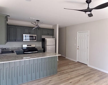 6439 S Saint Lawrence Avenue - Photo Thumbnail 1