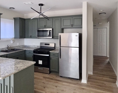 6439 S Saint Lawrence Avenue - Photo Thumbnail 2