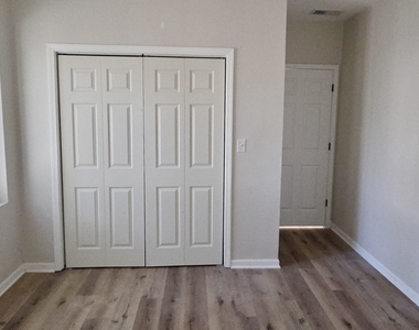 6439 S Saint Lawrence Avenue - Photo Thumbnail 4