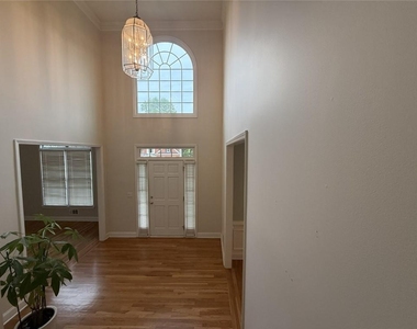 5730 Devonshire Way - Photo Thumbnail 14