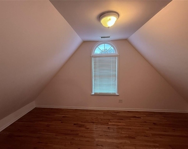 5730 Devonshire Way - Photo Thumbnail 21