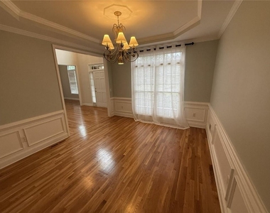 5730 Devonshire Way - Photo Thumbnail 8
