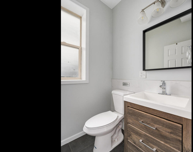 5134 N Oakley Avenue - Photo Thumbnail 4