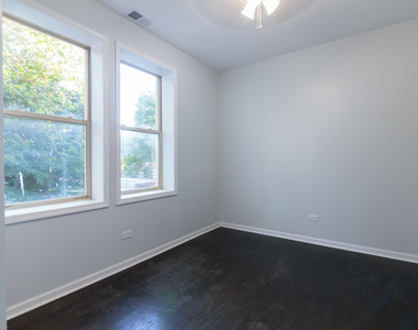 5134 N Oakley Avenue - Photo Thumbnail 5