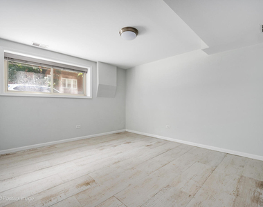 5134 N Oakley Avenue - Photo Thumbnail 9