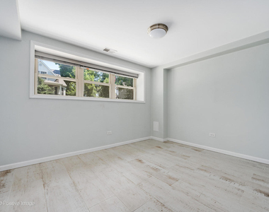 5134 N Oakley Avenue - Photo Thumbnail 8