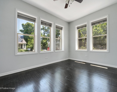 5134 N Oakley Avenue - Photo Thumbnail 3