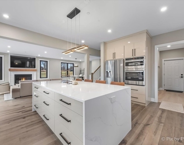 148 Oak Street - Photo Thumbnail 5