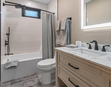 148 Oak Street - Photo Thumbnail 23
