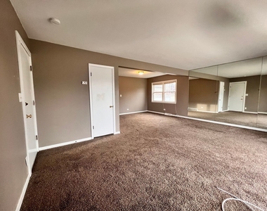 16w611 56th Street - Photo Thumbnail 1