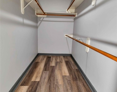 5216 Spring Branch Drive - Photo Thumbnail 11