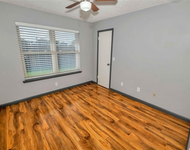5216 Spring Branch Drive - Photo Thumbnail 13