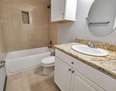 5216 Spring Branch Drive - Photo Thumbnail 12