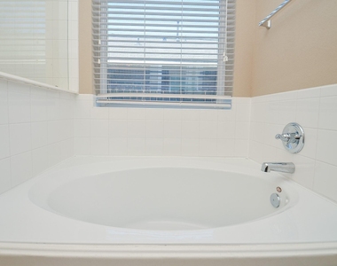 2403 Summers Glen Court - Photo Thumbnail 10