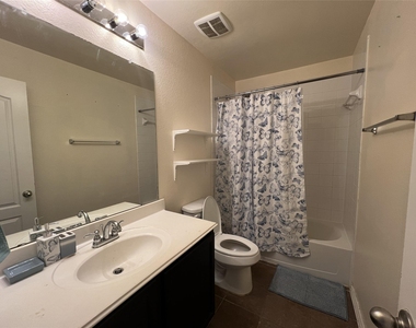 2403 Summers Glen Court - Photo Thumbnail 16