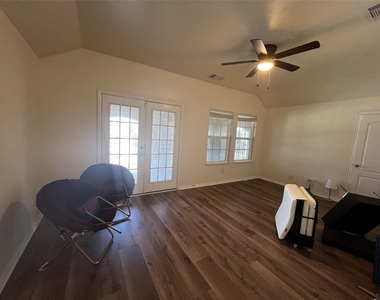 2403 Summers Glen Court - Photo Thumbnail 15