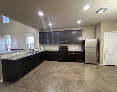 2403 Summers Glen Court - Photo Thumbnail 5