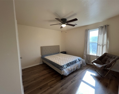 2403 Summers Glen Court - Photo Thumbnail 17