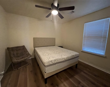 2403 Summers Glen Court - Photo Thumbnail 19