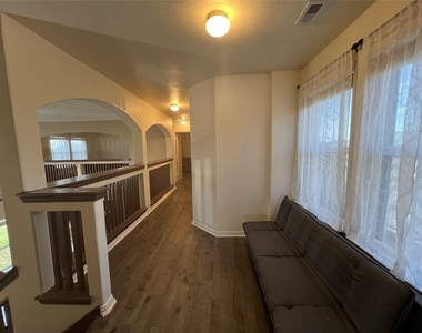 2403 Summers Glen Court - Photo Thumbnail 11