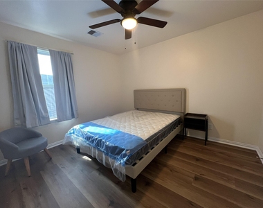 2403 Summers Glen Court - Photo Thumbnail 18
