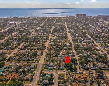 4823 Fannin Drive - Photo Thumbnail 2