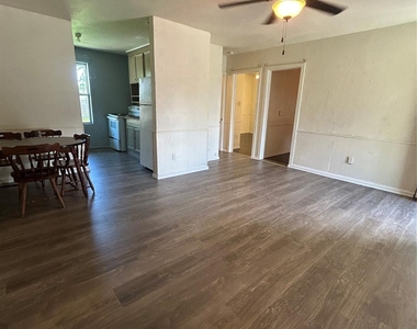 1102 W 10th Street - Photo Thumbnail 4