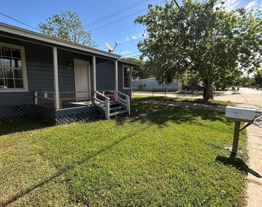 1102 W 10th Street - Photo Thumbnail 1
