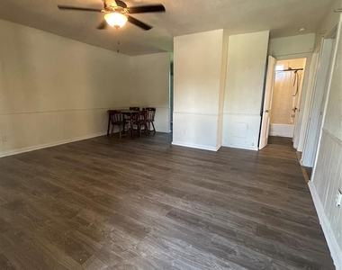 1102 W 10th Street - Photo Thumbnail 3