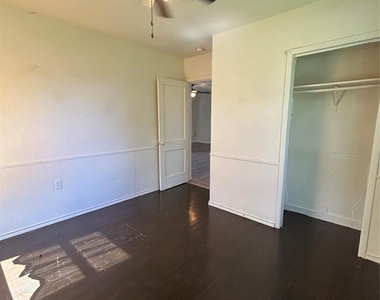 1102 W 10th Street - Photo Thumbnail 7