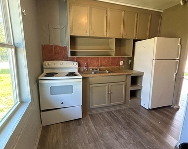 1102 W 10th Street - Photo Thumbnail 5