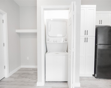 2101 Reinke Road - Photo Thumbnail 8