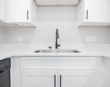 2101 Reinke Road - Photo Thumbnail 4