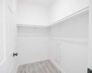 2101 Reinke Road - Photo Thumbnail 16
