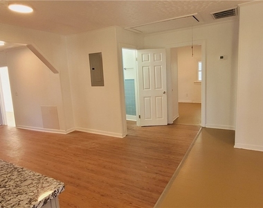 315 St Marks Street - Photo Thumbnail 7