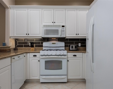 3240 Cottonwood Bend - Photo Thumbnail 12
