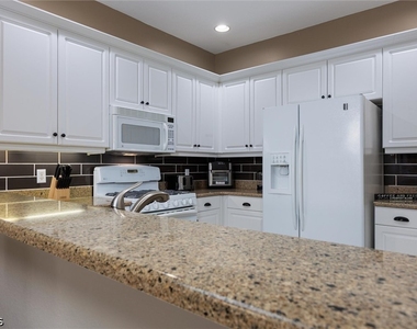 3240 Cottonwood Bend - Photo Thumbnail 11