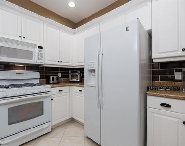3240 Cottonwood Bend - Photo Thumbnail 14