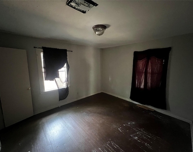 5926 Southtown Street - Photo Thumbnail 4